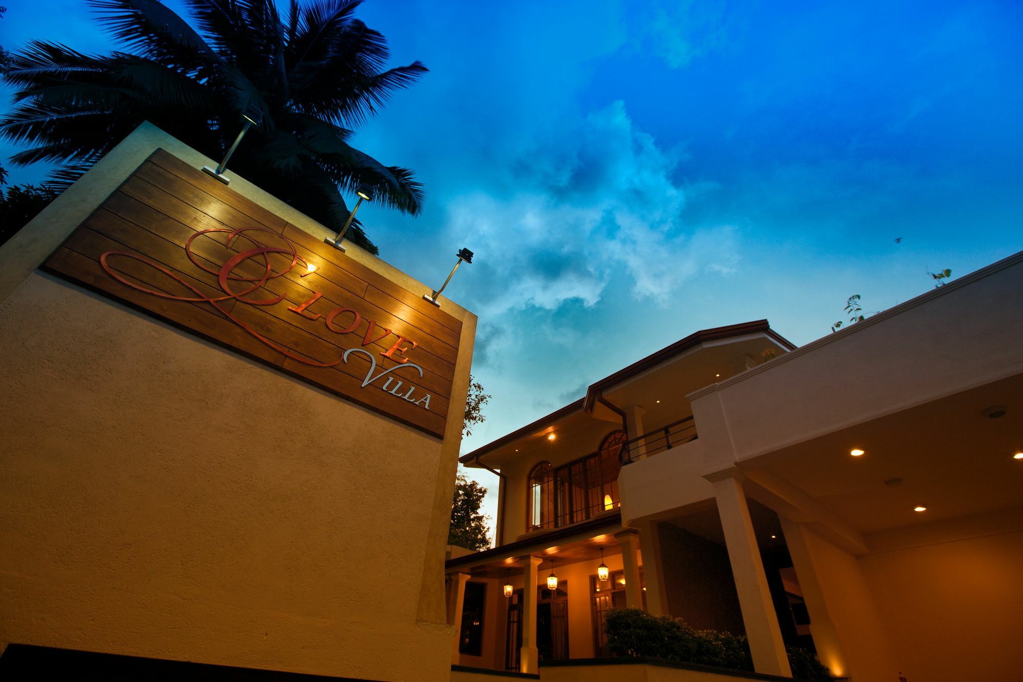 Clove Hotel